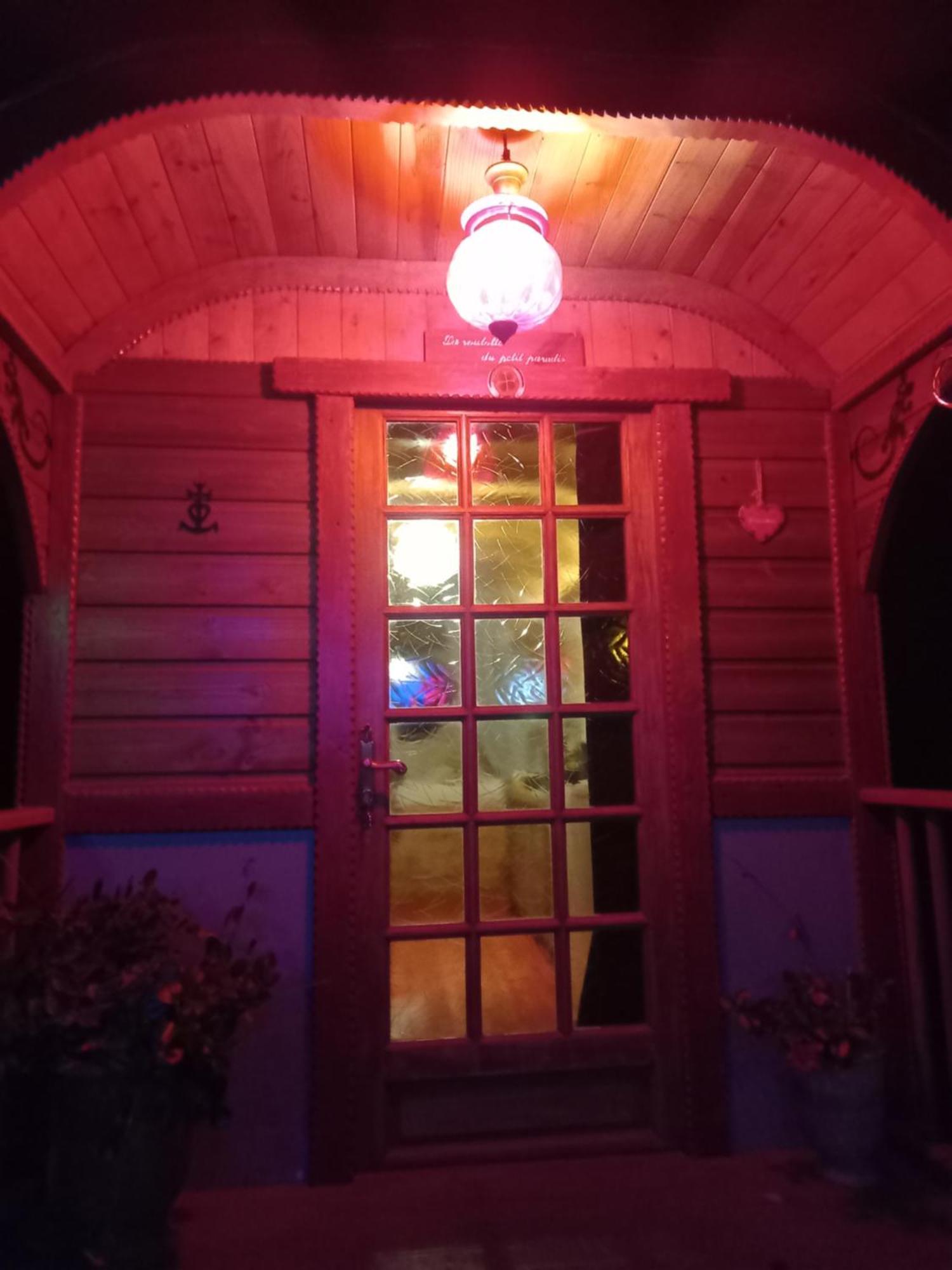 La Roulotte Du Petit Paradis Saint-Rémy-de-Provence Екстериор снимка