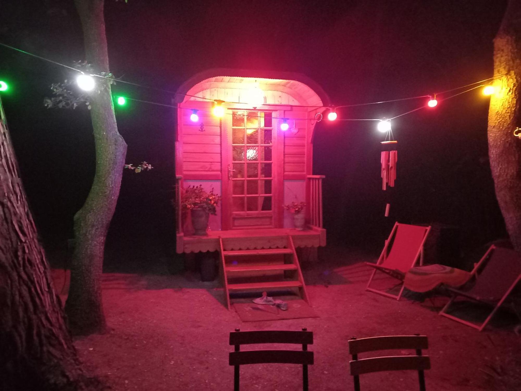 La Roulotte Du Petit Paradis Saint-Rémy-de-Provence Екстериор снимка