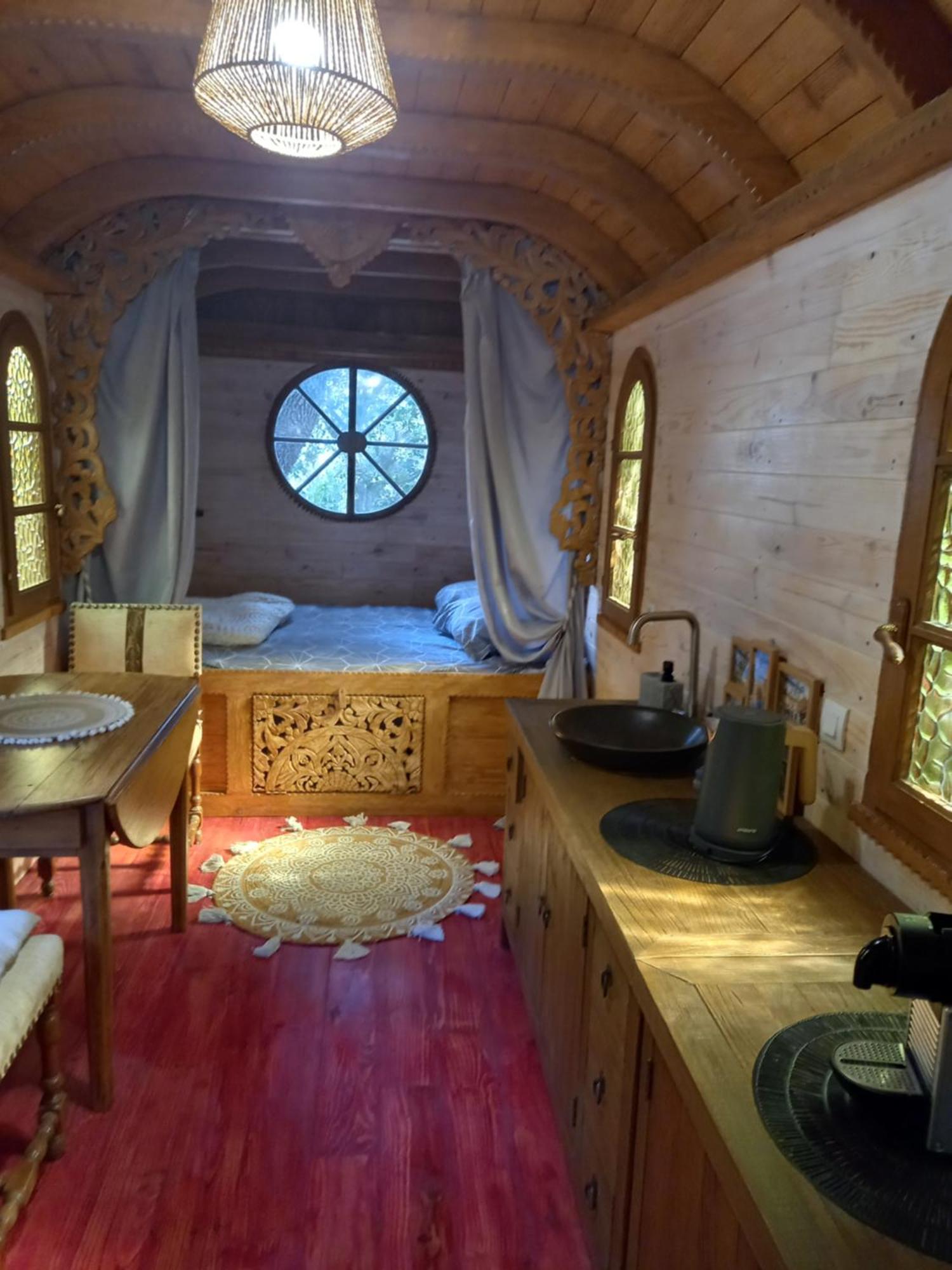 La Roulotte Du Petit Paradis Saint-Rémy-de-Provence Екстериор снимка