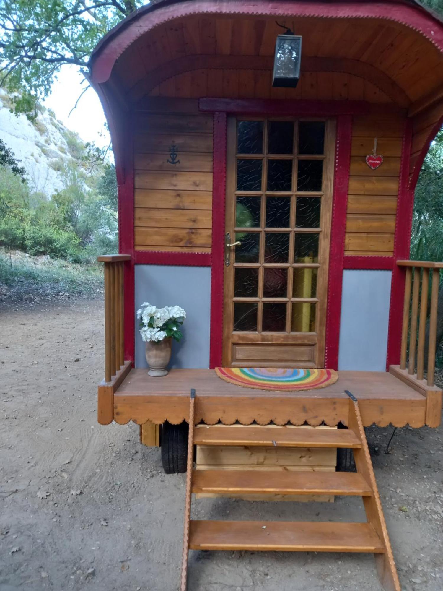 La Roulotte Du Petit Paradis Saint-Rémy-de-Provence Екстериор снимка