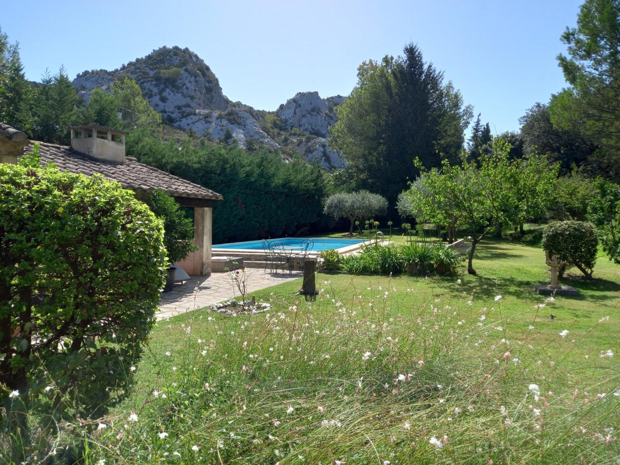 La Roulotte Du Petit Paradis Saint-Rémy-de-Provence Екстериор снимка